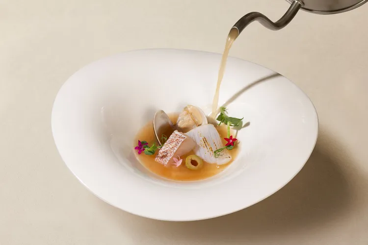 普羅旺斯西瓜綿海鮮湯。業者提供