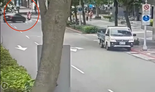 白天醉醺醺！北市女酒驾逆向撞骑士　大街「S型摇摆」影片曝光