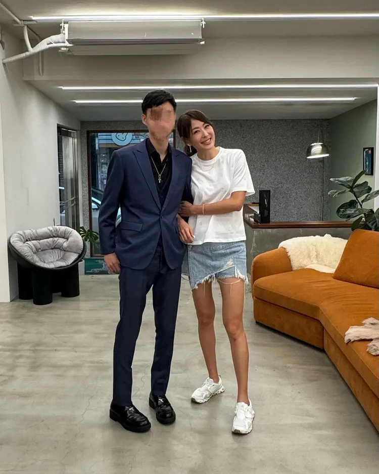 賈永婕大讚兒子帥，曬出兩人的合照，表示：「這才是我要的身高比例」。翻攝賈永婕IG