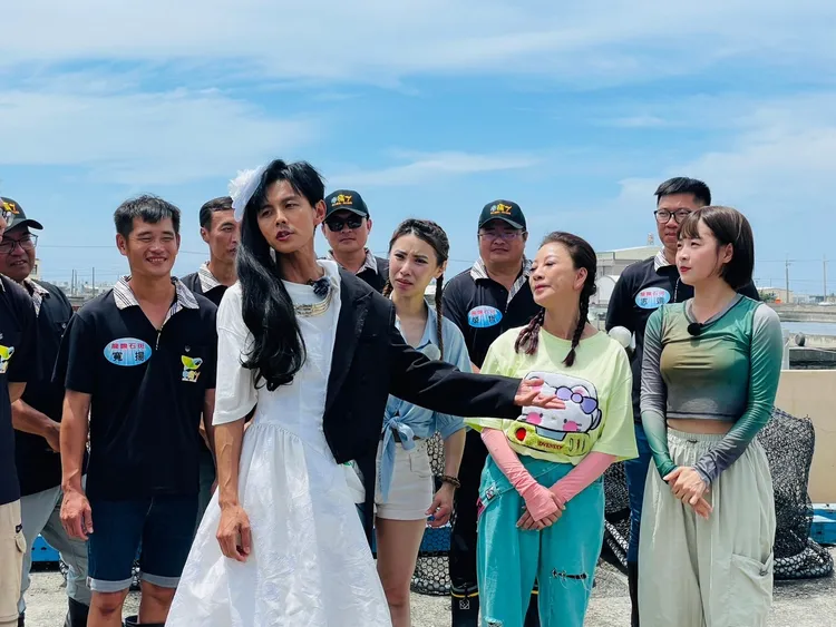 阿翔演出龍膽石斑的特性。民視提供提供