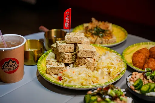 吃臭豆腐還能體驗「下油鍋」?傳承三代真功夫的宜蘭「刀山臭豆腐」