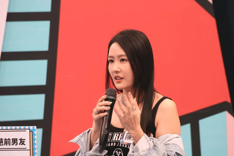 陳艾熙前男友疑似有戀母癖，嚇壞陳艾熙媽媽。中天綜合台提供