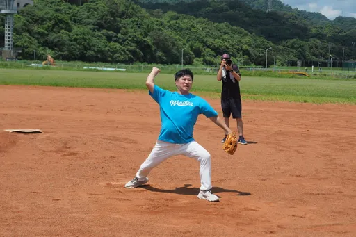 胡瓜致力公益當開球嘉賓　跨世代「無代溝」家長排隊搶合照