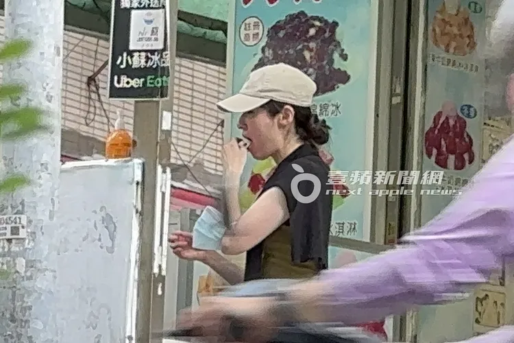 田中千繪用餐前，先到洗手台前拔除上下排隱形牙套。特勤中心攝