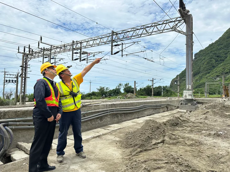 台鐵已規定不論雨量多寡，6/21出軌處攝影機畫面應常時調出監看以維護安全。台鐵提供