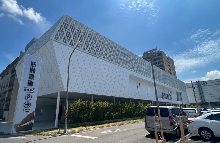 平實重劃區旁大樓預售案「浩瀚無極」，戶戶成交5字頭，均價高居全市之冠。葉家銘攝