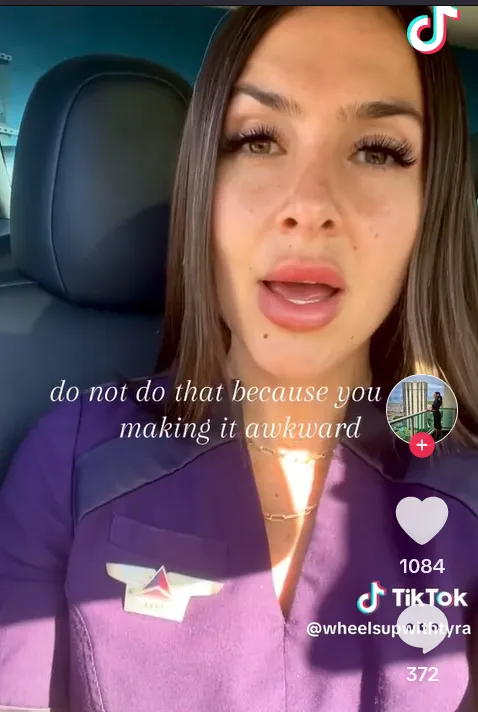 一名達美航空的空服員告訴男乘客們，什麼時候才是最佳搭訕時間。