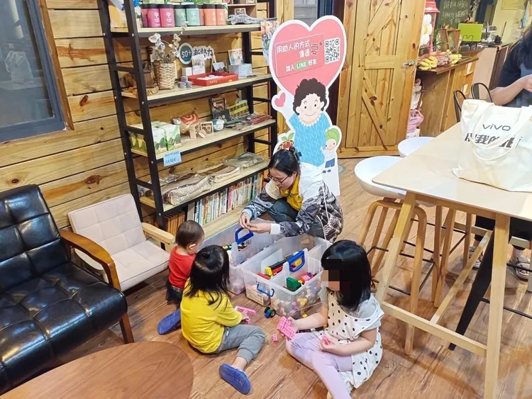 長年投入防救災及花蓮社區工作的芥菜種會，於0403地震發生後，社工在第一時間展開關懷及援助受災的弱勢家庭。芥菜種會提供