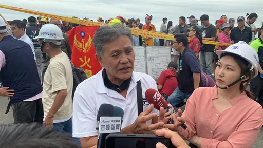 基隆潮境公園山崩險埋計程車!熱心人伸援手 司機驚險生還脫困