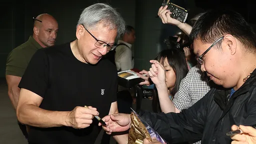 黄仁勋资产超越印度首富 全球富豪排名升至第12位