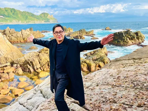 三金歌王文章65岁不显老 旧地重游北海岸备战巡演