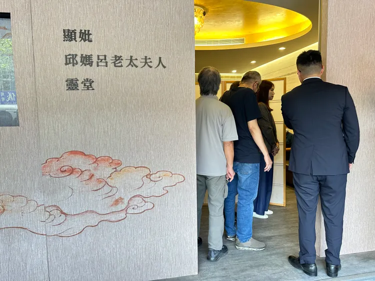 「寬姐」邱瓈寬母親靈堂於昨（6日）開放各界追思。特勤中心攝