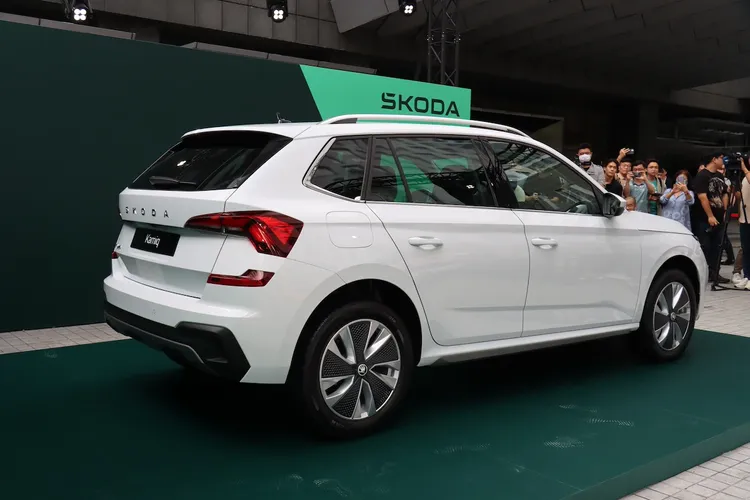 車尾全新LED動態序列式方向尾燈組和後下保險桿及後霧燈設計，不僅增加行車安全性和辨識度，更強化了運動感與穩定性。林浩昇攝