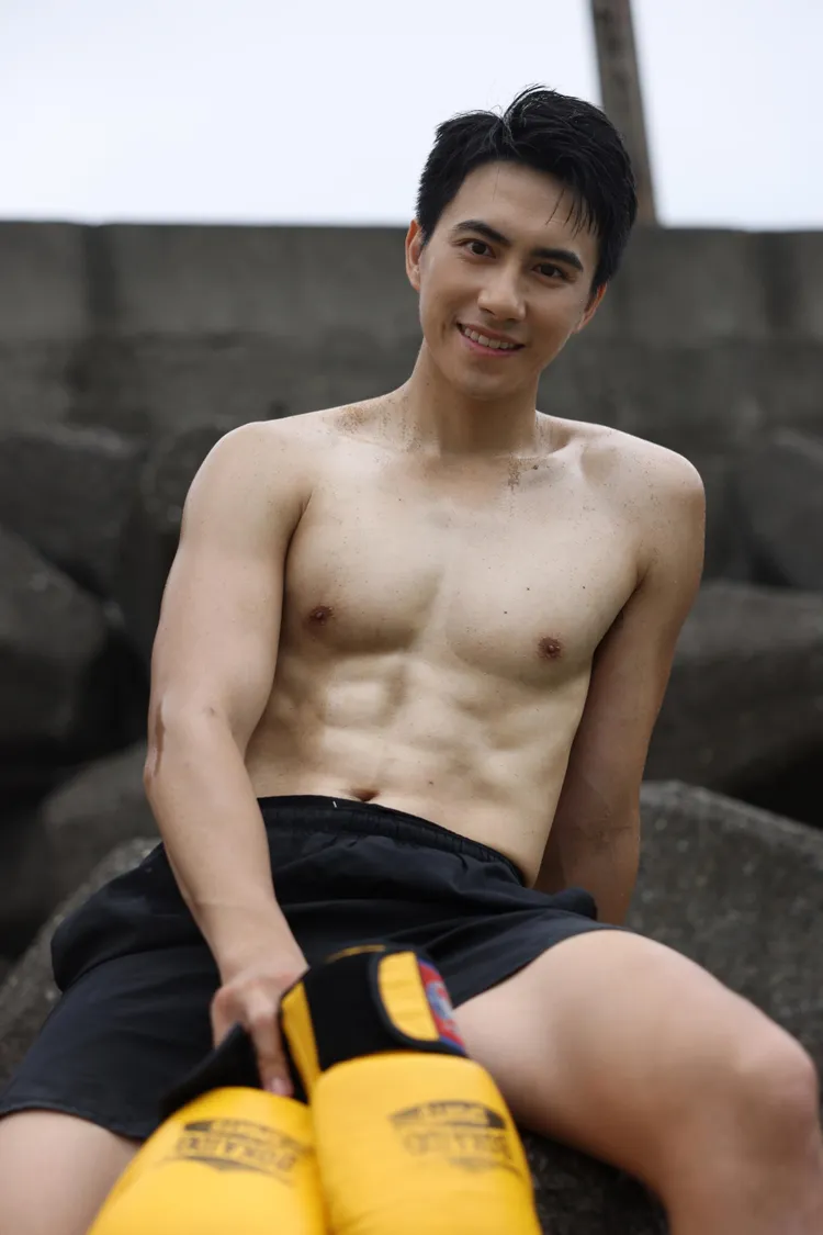 潘君侖展露好身材。希望娛樂經紀提供