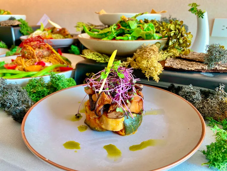 以法式薯泥為概念的「日月潭栗香雙金炒三菇」。莊偉祺攝