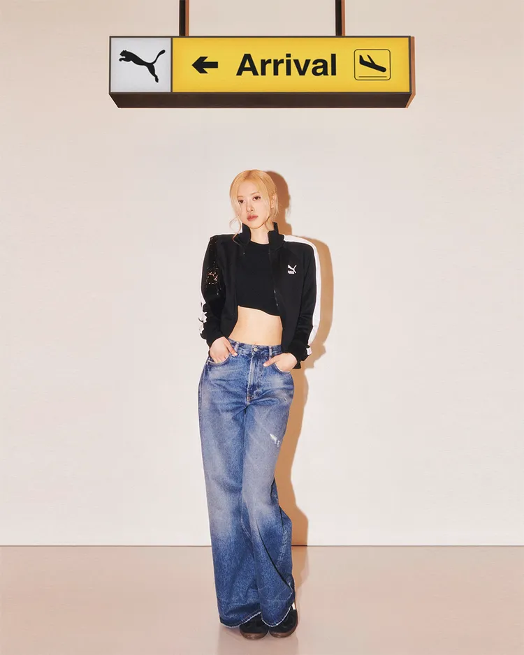 Rosé在形象照中大方曬出纖腰。品牌提供