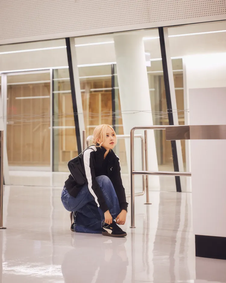 Rosé穿著PUMA低筒德訓鞋Palermo。品牌提供