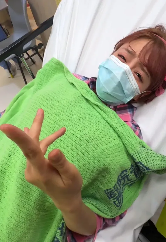 浜崎真緒手指不自主痙攣、抖動。翻攝浜崎真緒IG