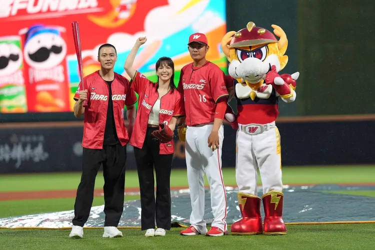 魏蔓、張睿家球衣背號暗藏玄機。大愛提供