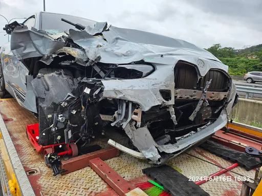 19歲男開BMW啟動輔駕未減速　楊梅休息站連撞7車釀2傷