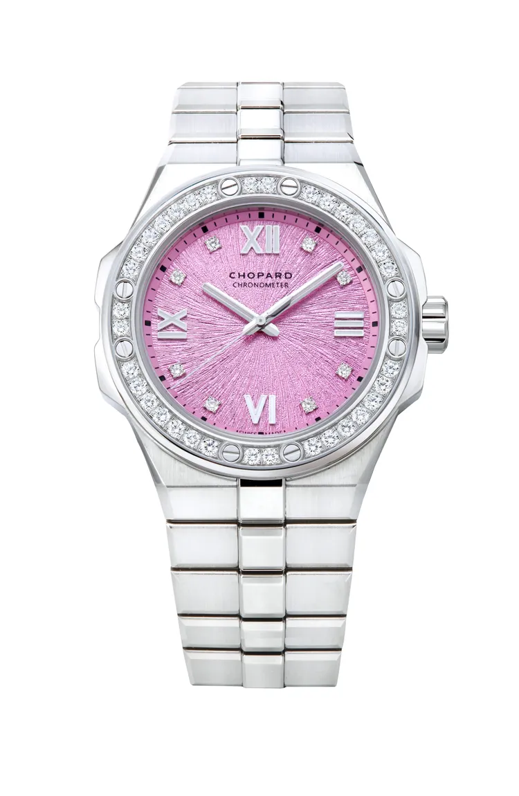Alpine Eagle系列腕錶36mm，搭載Chopard 09.01-C型自動上鏈機械機芯，動力儲存42 小時，搭配岩石茉莉刷紋面盤，錶圈鑲嵌36顆鑽石，68萬9000元。品牌提供