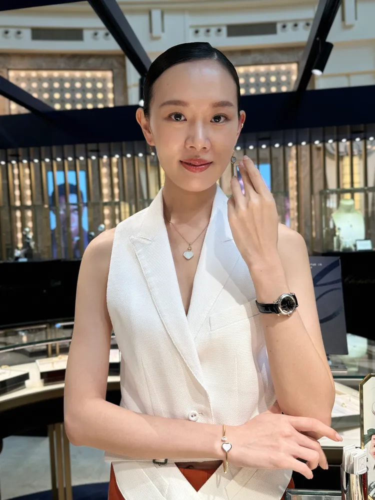 Model示範Happy Hearts珠寶以及Happy Sport系列腕錶新作。張家玲攝