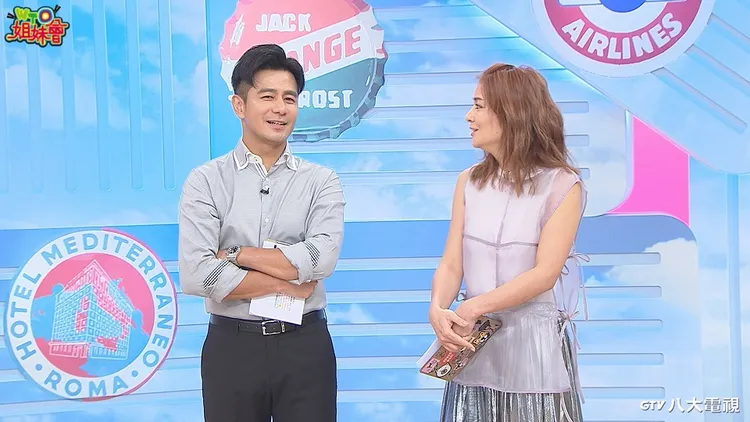 主持人莎莎（右）、郭彥均坦言過年的創意祝福語，讓他們感到困擾。。八大提供