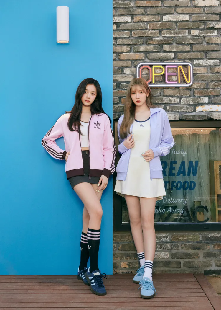 Pharita（左）、Rami腳踩Handball Spezial鞋款。品牌提供