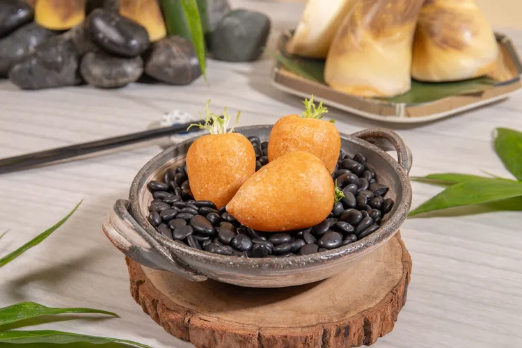 外表吸睛可愛的「鮮筍鹹水角」，外貌有如可愛討喜的迷你版紅蘿蔔，視覺與味蕾兼具，深深擄獲大人及小孩的芳心。業者提供