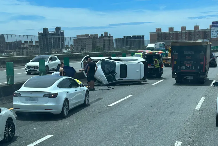 車禍現場。桃園市消防局提供