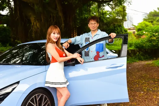 獨家|10億身家女歌手王宥忻離婚還爽收200萬跑車 富商前夫喊話:失去才知珍惜