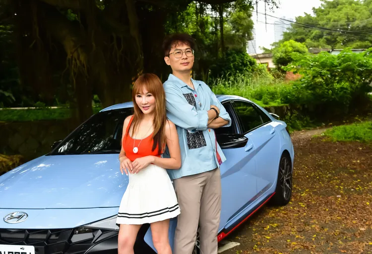 王宥忻跟前夫簽字離婚後，無微不至的照顧前公公，讓前夫好感動。固力狗提供