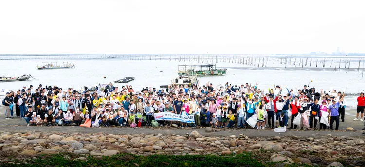 「走！去淨灘」活動，號召超過200位KIRIN員工、員工家屬及民眾一同用雙手維護台灣環境，進而提高社會的環保意識。業者提供