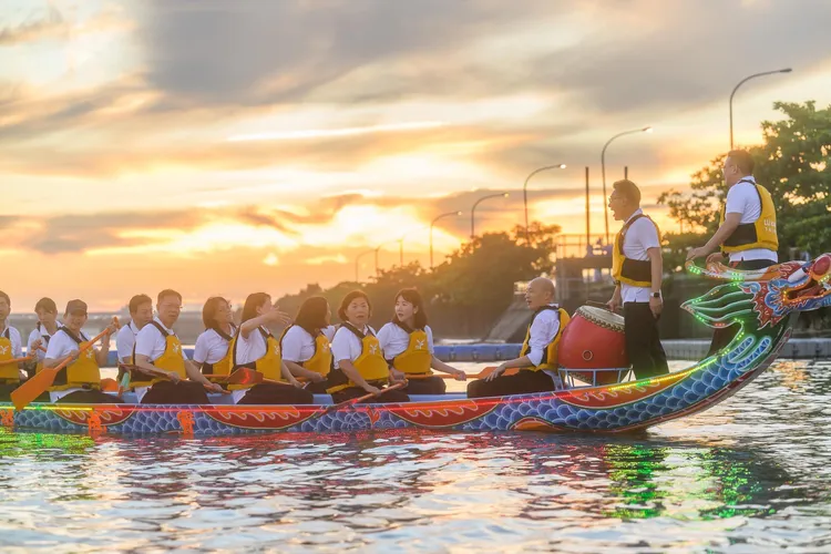 比賽結果由彰化縣拿下第1，立院隊則排名第4，賽後韓國瑜則自嘲說：「立院3黨不過半，划龍舟時也步調不一。」翻攝韓國瑜臉書