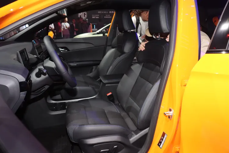 MG4配置駕駛座六向電動座椅，並附有雙前座加熱功能。林浩昇攝