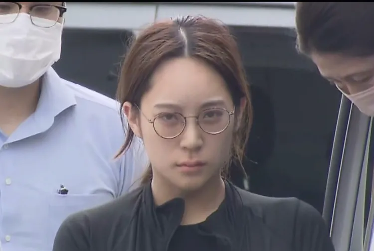 女老師被逮捕畫面。X