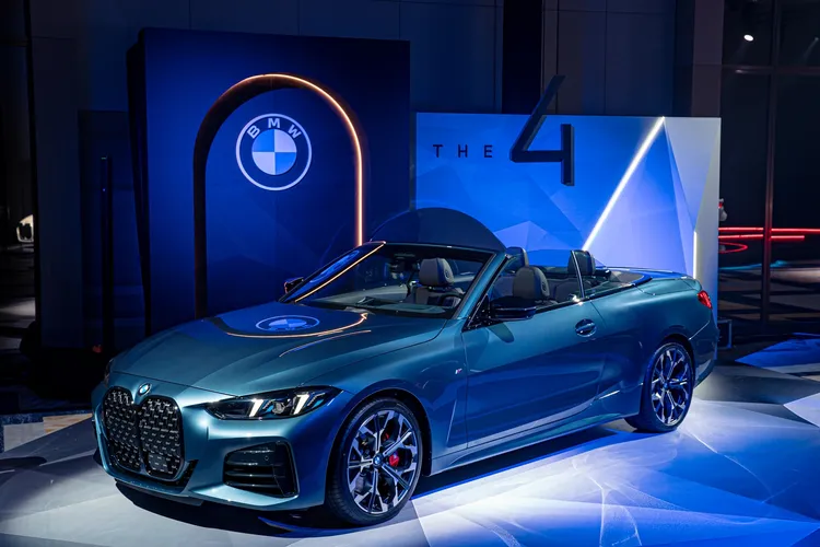 全新BMW 4系列Convertible敞篷跑車擁有全新的軟頂式電動敞篷科技，軟頂敞篷重量更減輕40%。業者提供