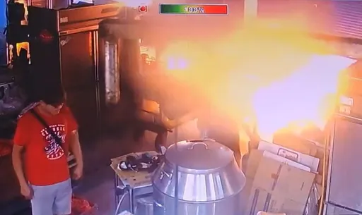 驚險畫面曝光！桃園大溪市場瓦斯氣爆　2男炸傷送醫