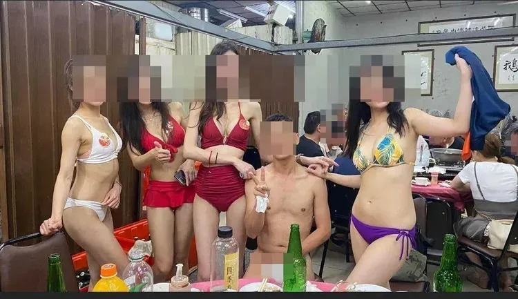 高雄市3名高職老師被控到比基尼女郎陪侍場所脫衣喝花酒，其中1人甚至連內褲都脫了，僅以紙碗遮住重點部位。高雄市教師職業工會提供