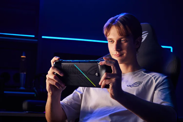 ROG Ally X配備80Wh電池，為原先兩倍。ROG提供。