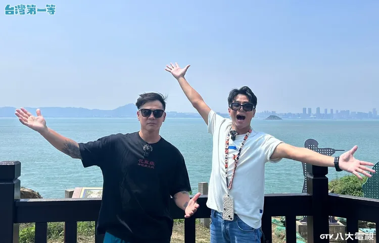 竇智孔（左）、郭彥均在沙溪堡。八大提供