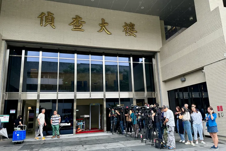 演員唐治平今（5日）親赴士林地方檢察署。特勤中心攝