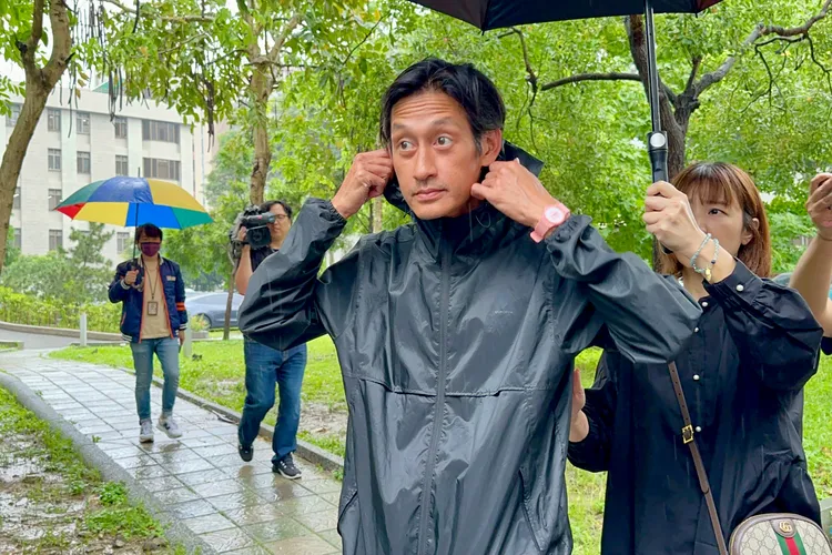 唐治平到士林地檢署，再度不認死者為其母親。特勤中心攝