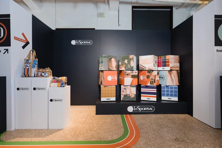 LeSportsac推出了周年紀念膠囊系列。品牌提供