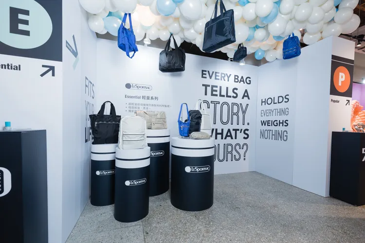 Essential輕量系列以氣球吊掛方式呈現。品牌提供