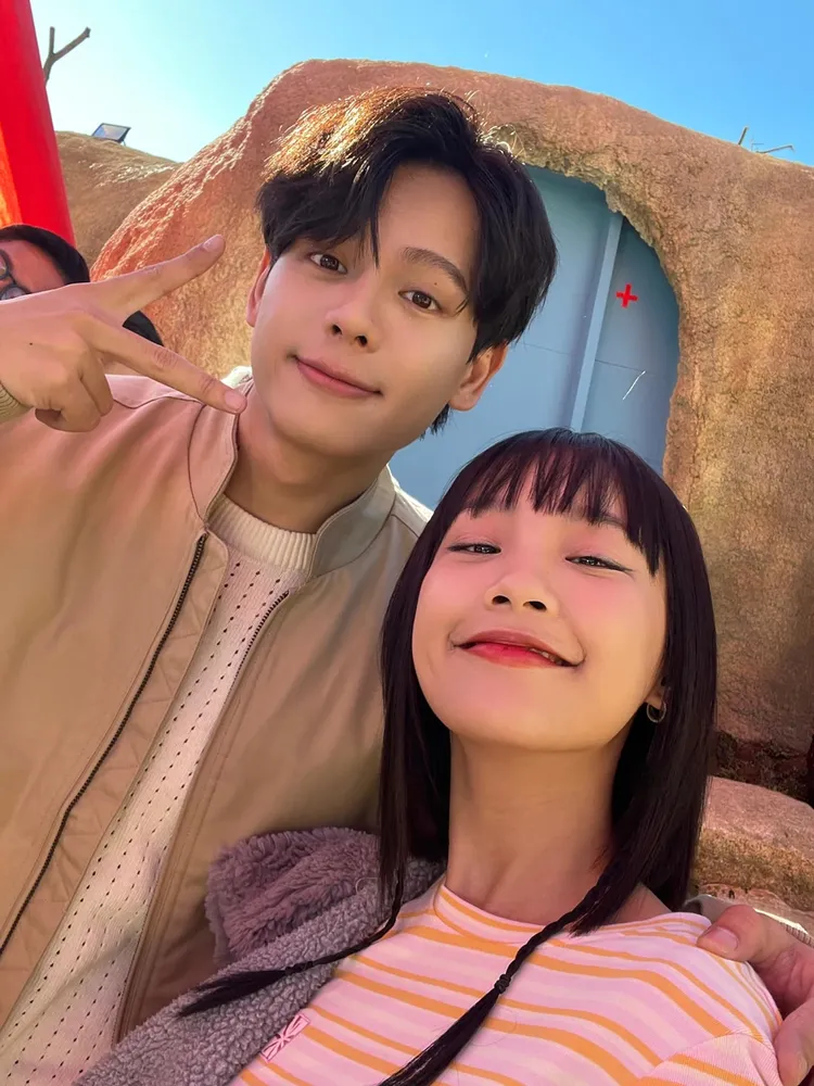 泰武（左）、卡莉片中飾演兄妹，2人神似尼坤和金多美。翻攝泰武臉書