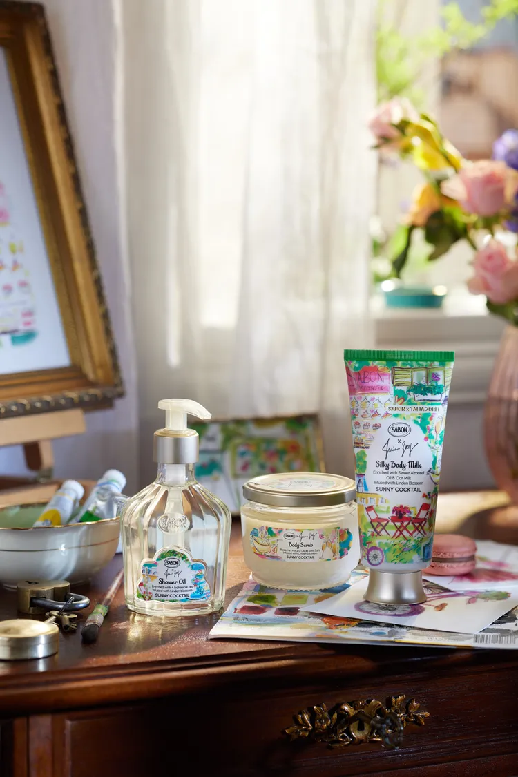 SABON香絮巴黎系列（左起）沐浴油235ml／1080元、身體磨砂膏320g／1480元、絲綢身體乳液200ml／1480元。品牌提供