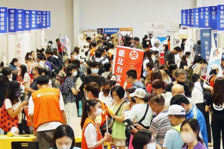 6月28日將邀請12家品牌現場徵才。北市勞動局臉書