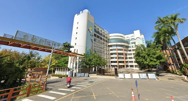 中州科大去年7月31日正式停辦、退場，圖為中州科大外觀。翻攝Google地圖