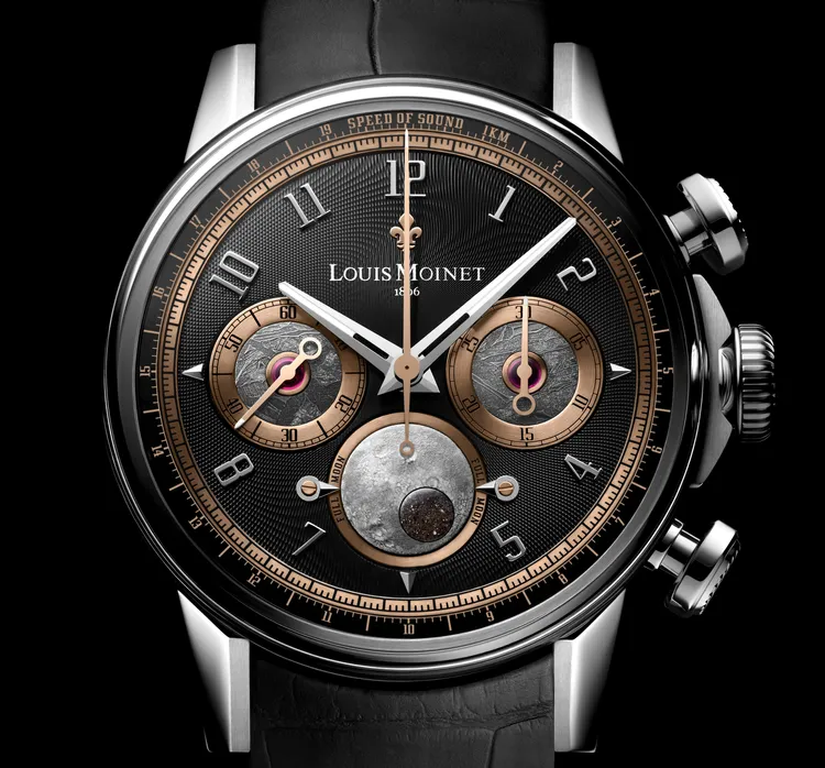 Louis Moinet SPEED OF SOUND腕錶，40.7mm，5級鈦錶殼，機刻雕花扭索飾紋、飾有Aletai鐵隕石錶面，手動上鍊Valjoux 88機芯，動力儲存40小時，防水深度30米，全球限量20只，200萬8000元。品牌提供